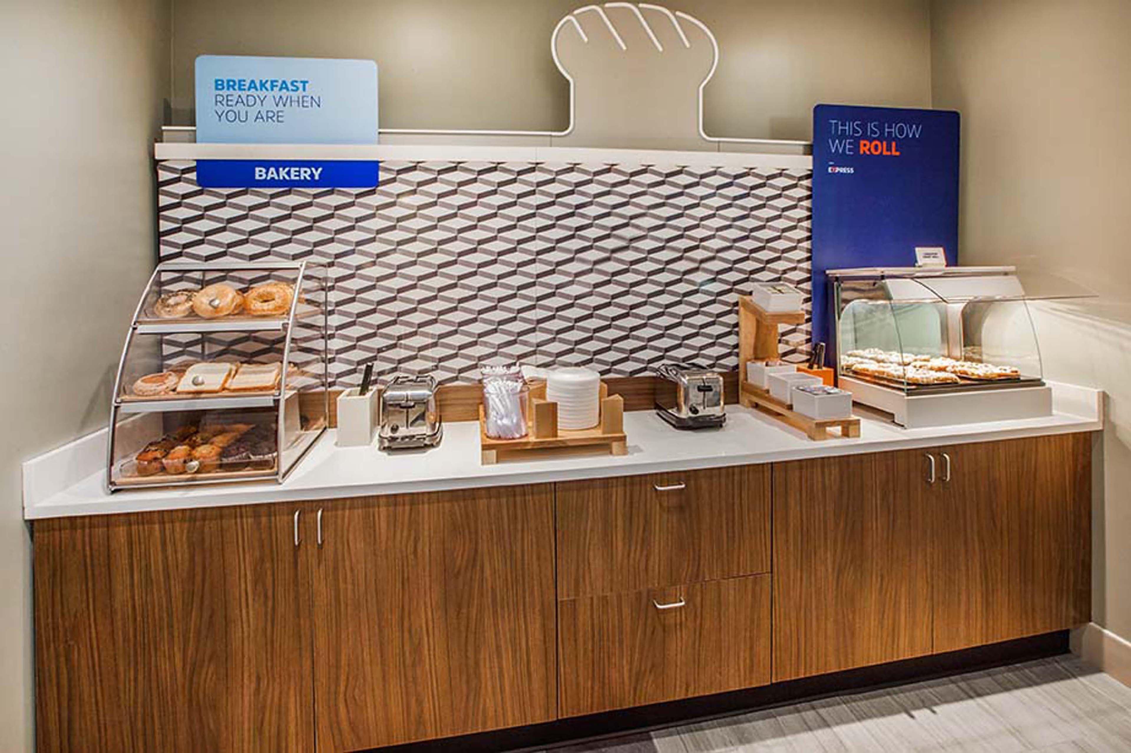 Holiday Inn Express Hotel & Suites Uptown Fredericton By Ihg Eksteriør billede