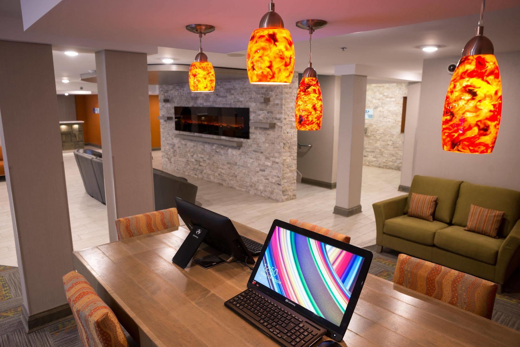 Holiday Inn Express Hotel & Suites Uptown Fredericton By Ihg Eksteriør billede
